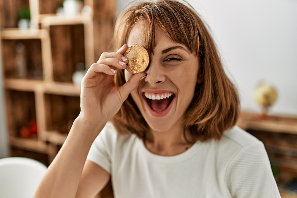 History of cookie diet - lady smiling holding cookie